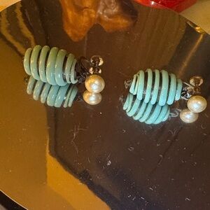 Chic Mint Coil Earrings with Pearls